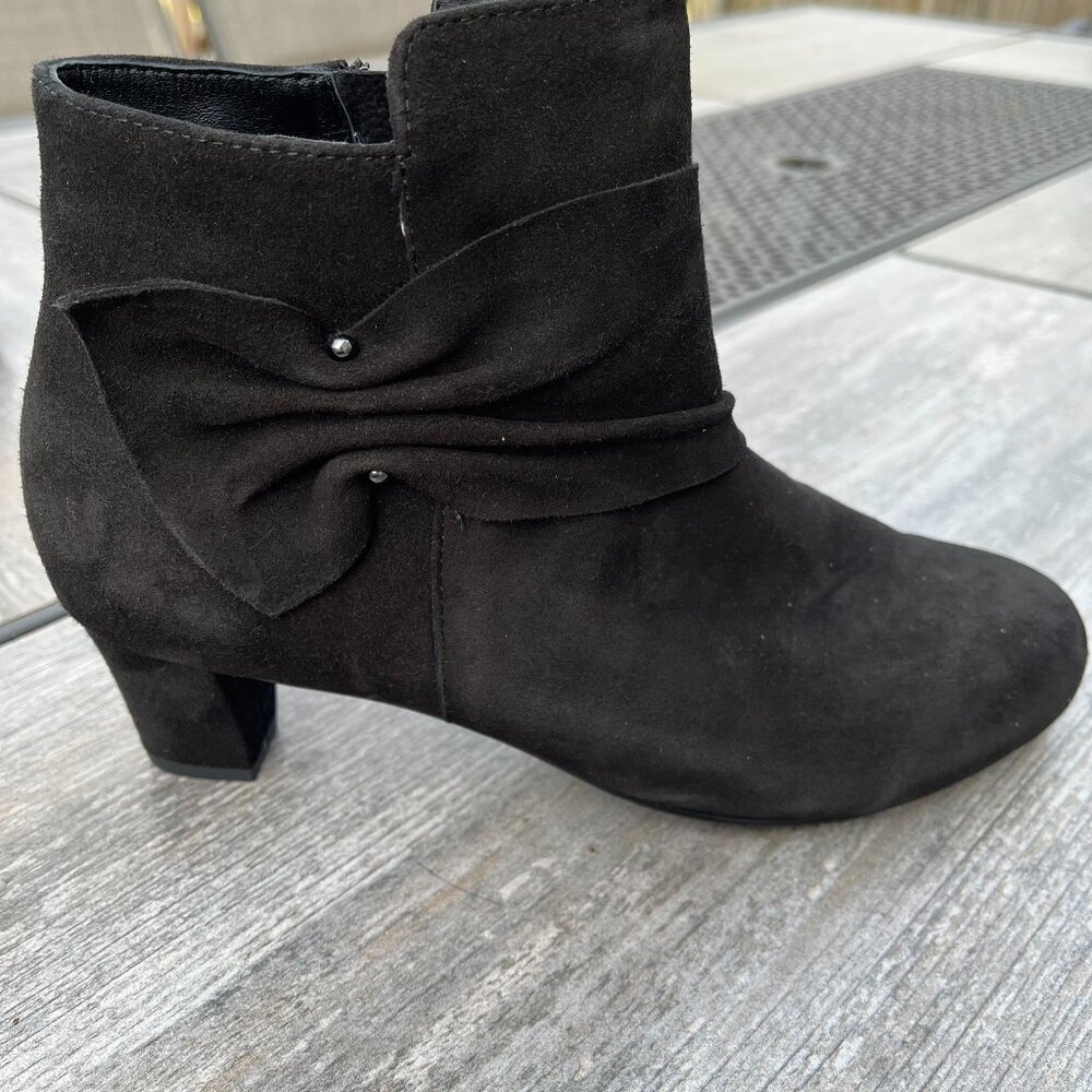 David Tate Women's Cutey Suede Gathered Ankle Boots Black 7.5W - Picture 2 of 9